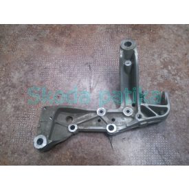   Skoda Octavia II Super II. und Yeti-Frontchassis, linke Unterkonsole