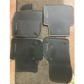 Skoda-SuperB-IV-gumiszonyeg-garnitura-minden-evszakra-