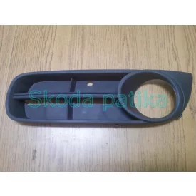   Skoda Fabia II Kühlergrill um den linken Nebelscheinwerfer des Roomster