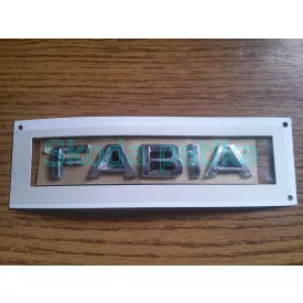 Skoda-Fabia-II.-felirat-csomagter--fedelre