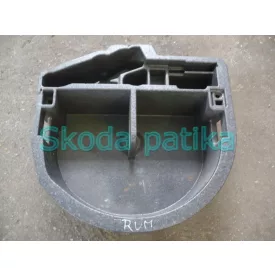Skoda-Roomster-potkerek-helyere-szerszamos-rekesz
