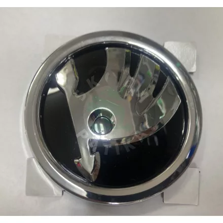 Skoda-Octavia-elso-emblema-krom-fekete-80mm-utangyartott