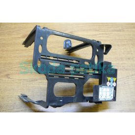 Skoda-Fabia-biztositek-tarto-keret-akkumulatorhoz-