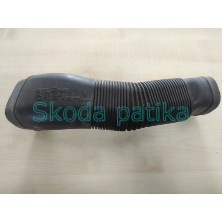 Skoda Fabia 1,4-19 diesel és 2,0 lit. benzines légszűrő beömlő cső