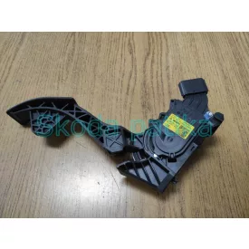 Skoda-Rapid-gazpedal