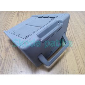 Skoda Felicia abgedecktes Handschuhfach in der Mittelkonsole