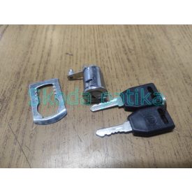 Skoda-Felicia-pick-up-csomagter-oldalra-nyilo-ajto-zar