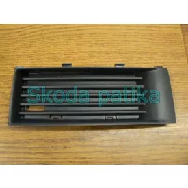   Der Kühlergrill des Skoda Fabia neben dem Nebelscheinwerfer ist links geschlossen