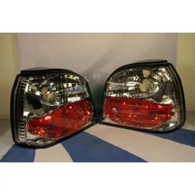 VW-Golf-III.--fekete-hatso-lampa-par