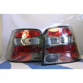 VW-Golf-IV.-fekete-hatso-lampa-par-