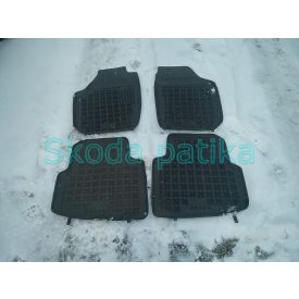 Skoda-Roomster-gumiszonyeg-garnitura-labterhez