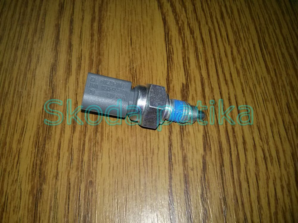 Image of Skoda Fabia, Octavia Roomster Superb és Yeti tolató lámpa kapcsoló